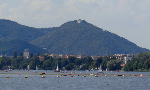 The Leopoldsberg as seen from the Alte Donau in Vienna, Austria (Copyright © 2017 Hendrik Böttger / runinternational.eu)