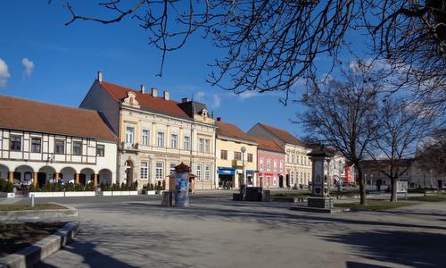 Zrinski trg, the main square of Koprivnica, Croatia (Photo: Copyright © 2020 Hendrik Böttger / runinternational.eu)