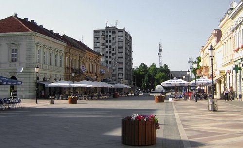The main square of Slavonski Brod, Croatia (Author: Kopec.office / commons.wikimedia.org / public domain / photo cropped by runinternational.eu)