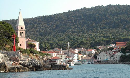 Veli Lošinj, Croatia (Photo: Author: Neoneo13 / commons.wikimedia.org / Public domain / Photo modified by runinternational.eu)