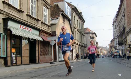 Zagreb Marathon - runners on Ilica (Photo: Copyright © 2010 Hendrik Böttger / runinternational.eu)