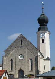 Expositurkirche St. Michael, Egglfing am Inn, Bad Füssing, Germany (Author: Konrad Lackerbeck / commons.wikimedia.org / Public Domain / Photo modified by runinternational.eu)