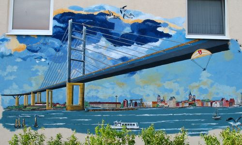 Wallpainting of Stralsund and the Rügenbrücke (Author: Hans Lohan /commons.wikimedia.org/ Public Domain / Photo modified by runinternational.eu)