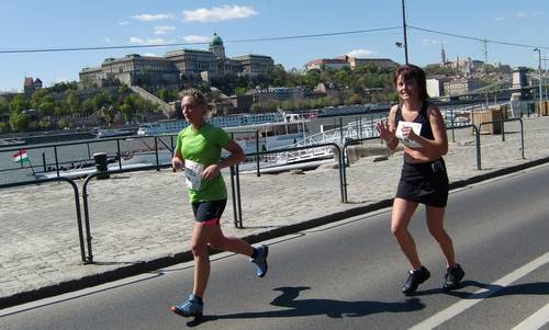 Half Marathon runners on the River Danube in Budapest (Copyright © 2012 Hendrik Böttger)