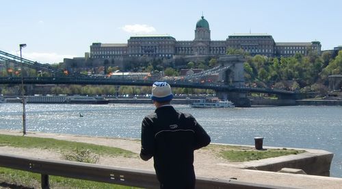 Runner on the Danube in Budapest (Copyright © 2011 runinternational.eu)