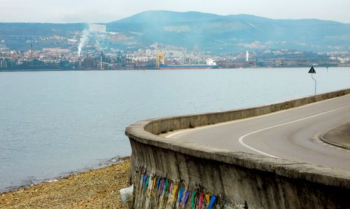The route of the Euromarathon Koper-Muggia offers fine views of the port of Trieste (Copyright © 2010 Hendrik Böttger / runinternational.eu)