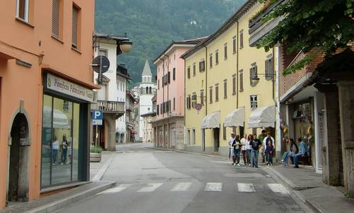 WMMRC 2011, Paluzza, Italy, the route through the town centre (Copyright © 2011 runinternational.eu)