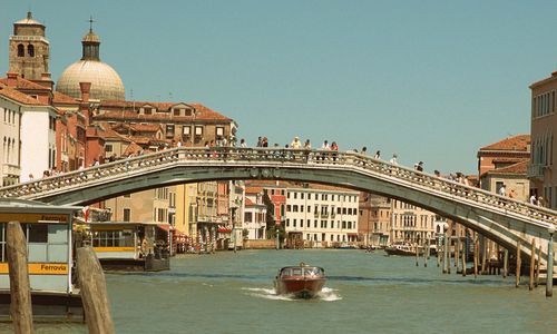 Ponte degli Scalzi, Venice, Italy (Photo: from Wikimedia Commons, Author Ghouston, modified by Run International EU, Public Domain)