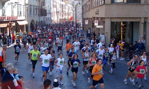 Maratonina di Udine - Udine Half Marathon, Italy - start of the Straudine fun run (Copyright © 2016 Hendrik Böttger / runinternational.eu)