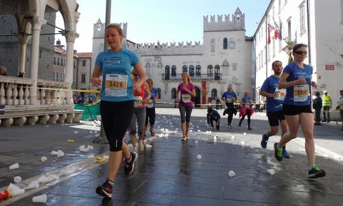Istrski maraton 2015 - on the main square of Koper, Slovenia (Copyright © 2015 Hendrik Böttger / runinternational.eu)
