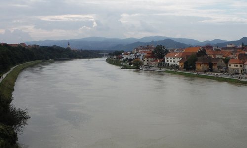 The River Drava in Maribor, Slovenia (Copyright © 2014 Hendrik Böttger / runinternational.eu)