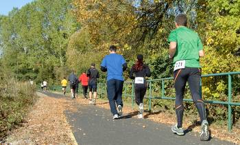 Runners in the 'Szaggasd az aszfaltot!' race (Copyright © 2012 runinternational.eu)