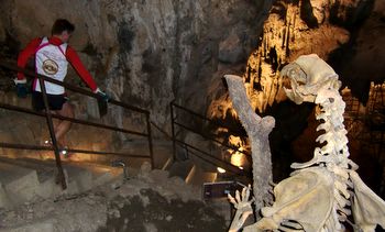 A cave runner in the Grotta Gigante (Copyright © 2012 runinternational.eu)