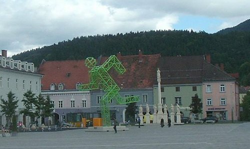 Koloman-Wallisch-Platz, the main square of Bruck an der Mur, Austria (Author: Darinko / commons.wikimedia.org / public domain / photo modified by runinternational.eu)