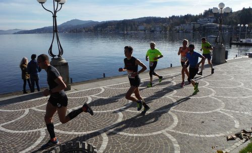 Casinolauf, Velden, Austria - runners on the lakeside promenade of the Wörthersee (Photo: Copyright © 2019 Hendrik Böttger / runinternational.eu)