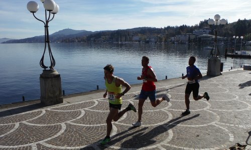 Casinolauf, Velden am Wörther See, Austria - runners on the lakeside promenade in Velden (Photo: Copyright © 2017 Hendrik Böttger / runinternational.eu)