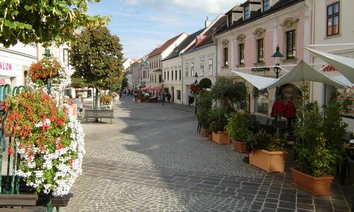 Hauptstraße, Eisenstadt, Austria (Copyright © 2019 Hendrik Böttger / runinternational.eu)