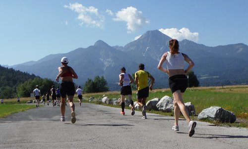 Faakerseelauf, Faaker See, Austria - the route offers fine views of the Karawanks mountain chain (Copyright © 2015 Hendrik Böttger / runinternational.eu)