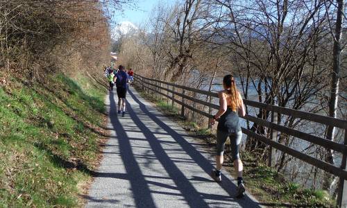 Geolauf, Villach, Austria - Runners on the Drauradweg cycleway (Copyright © 2018 Hendrik Böttger / runinternational.eu)