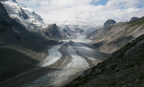 Pasterze glacier in 2008 (Author: Daffman / commons.wikimedia.org / public domain / photo cropped by runinternational.eu)
