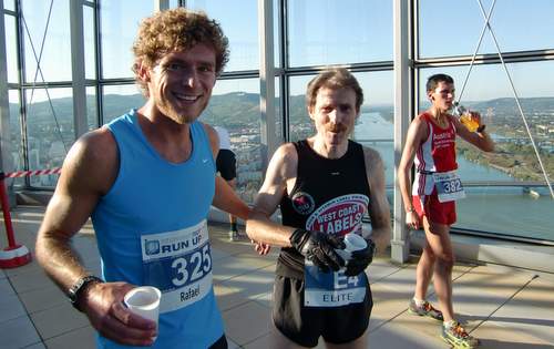 Rafael Klosok and Daniel Ackermann, Millenium Tower Run-Up 2011 (Copyright © 2011 Hendrik Böttger / runinternational.eu)