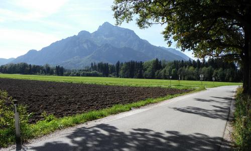 The Untersberg as seen from the Salzburg Marathon course (Copyright © 2014 Hendrik Böttger / Run International EU)