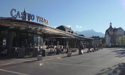 Casinolauf, Velden am Wörther See, Austria - The start and the finish are at the Casino Velden (Copyright © 2015 Hendrik Böttger / runinternational.eu)