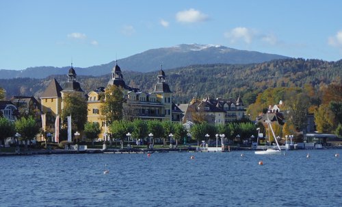 Casinolauf, Velden am Wörther See, Austria - Schloss Velden with Mount Gerlitzen in the background (Copyright © 2015 Hendrik Böttger / runinternational.eu)