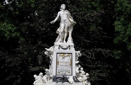 Mozartdenkmal in  Vienna (Photo: Karin Kacetl)