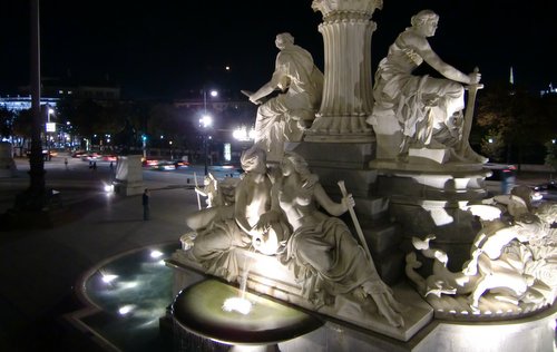 The Wiener Ringstraße at the parliament building, Vienna (Wien), Austria - Copyright © 2018 Hendrik Böttger / runinternational.eu)