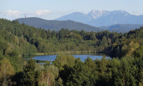 The Saissersee (or Jeserzer See) in the Ossiacher Tauern hill range in Austria - Copyright © 2017 Hendrik Böttger / runinternational.eu