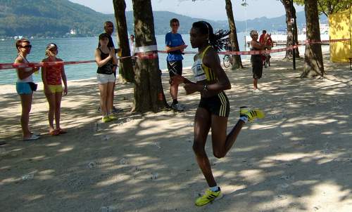 Lucia Kimani, Wörthersee Half Marathon, Kärnten läuft 2011, Klagenfurt, Austria (Copyright © 2014 Hendrik Böttger / runinternational.eu)