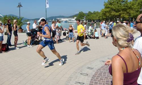 Wörthersee Half Marathon, Kärnten läuft, Austria - runners and spectators in Klagenfurt (Copyright © 2016 Hendrik Böttger / runinternational.eu)