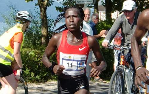 Florence Jebet Kiplagat, first woman Wörthersee Half Marathon 2011 (Copyright © 2011 runinternational.eu)