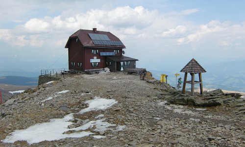 Zirbitzkogel Schutzhaus, the oldest mountain hut in the Steiermark in Austria (Copyright © 2018 Hendrik Böttger / runinternational.eu)