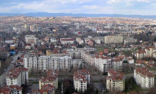 Banja Luka, Bosnia and Herzegovina, as seen from the south (Author: Rade Nagraisalović / commons.wikimedia.org / public domain / photo modified by runinternational.eu)