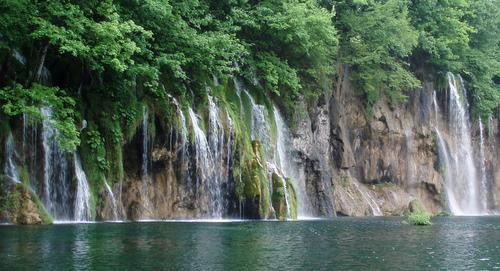 Plitvice Lakes National Park (Copyright © 2010 Mario Marković)