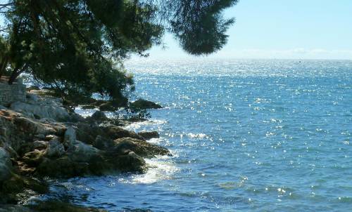 The coast near Poreč, Croatia (Author: Fabio Visconti / commons.wikimedia.org / CC0 1.0 Universal Public Domain Dedication)