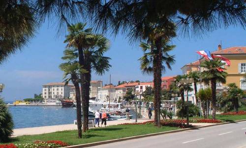 Riva, Poreč, Croatia (commons.wikimedia.org / Author: No machine-readable author provided. / Public Domain)