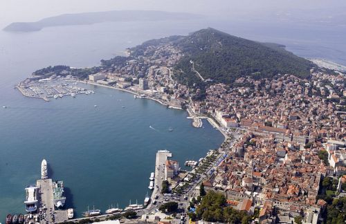 Aerial photo of Split, Croatia (Author: Lpuljak / commons.wikimedia.org / public domain / photo modified by runinternational.eu)