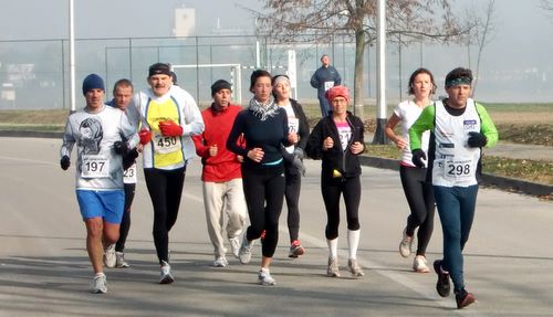 Polumaraton Starek 2011 - Coach Dragan Janković makes the pace (Copyright © 2011 runinternational.eu)