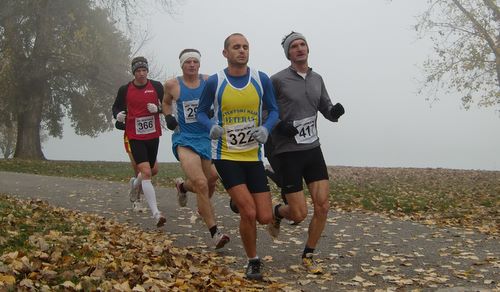 Polumaraton Ivan Starek 2011 - leading group at the 4km mark (Copyright © 2011 runinternational.eu)