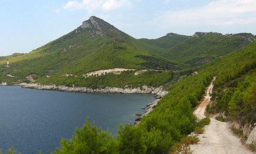 Ston Wall Marathon - dirt road along the coast (Copyright © 2012 Ston Wall Marathon)