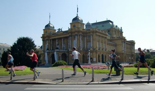 4 zagrebačka trga, 5km race Zagreb, Croatian National Theatre (Copyright © 2011 runinternational.eu)