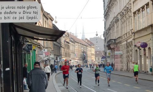 Zagreb Marathon, Croatia - Runners on Ilica (Copyright © 2018 Hendrik Böttger / runinternational.eu)