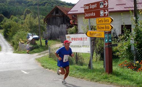 Žumberačka utrka - this way! (Photo: Copyright © 2009 Hendrik Böttger / runinternational.eu)