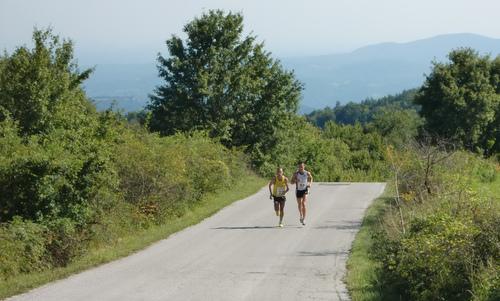 Hungarian runners Tamás Tóth and Barnabás Bene in the Žumberačka utrka in September 2010 (Photo: Copyright © 2020 Hendrik Böttger / runinternational.eu)