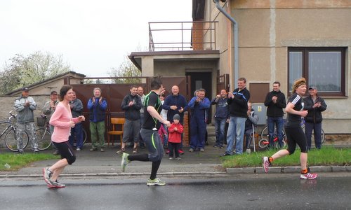 KVOK 2014, Kolín, Czech Republic - supporters on the course (Copyright © 2014 Hendrik Böttger / runinternational.eu)