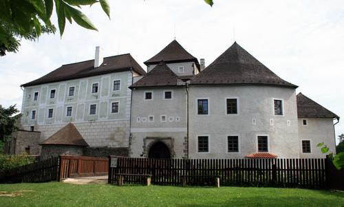 The castle of Nové Hrady, Czech Republic (Author: Karelj / commons.wikimedia.org / public domain / image cropped by runinternational.eu)