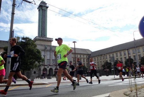 Ostrava Marathon, Czech Republic - runners pass the Nová Radnice (New Town Hall) - Photo: Copyright © 2019 Hendrik Böttger / runinternational.eu